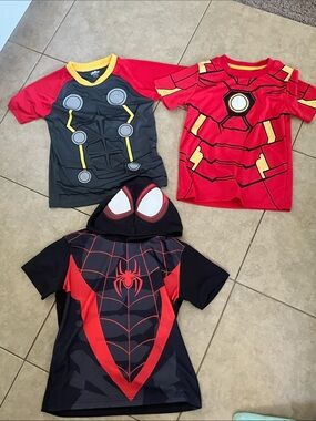 Boys Size: 7/8 AVENGERS & MARVEL Shirt Bundle